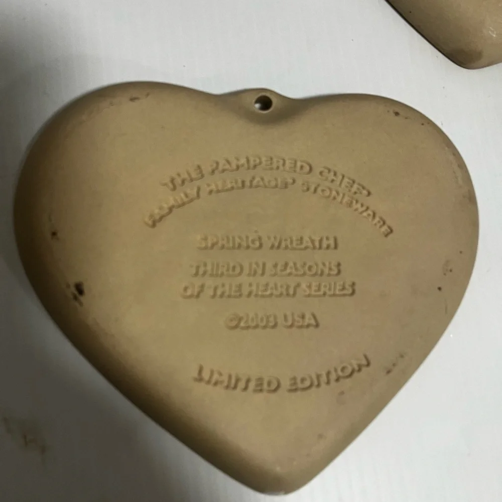 The Pampered Chef Heart-Shaped Stoneware Set - Tan